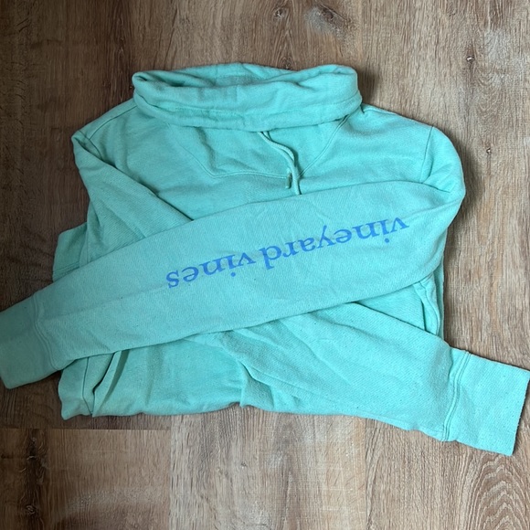 Vineyard Vines Crew Neck - Picture 2 of 3